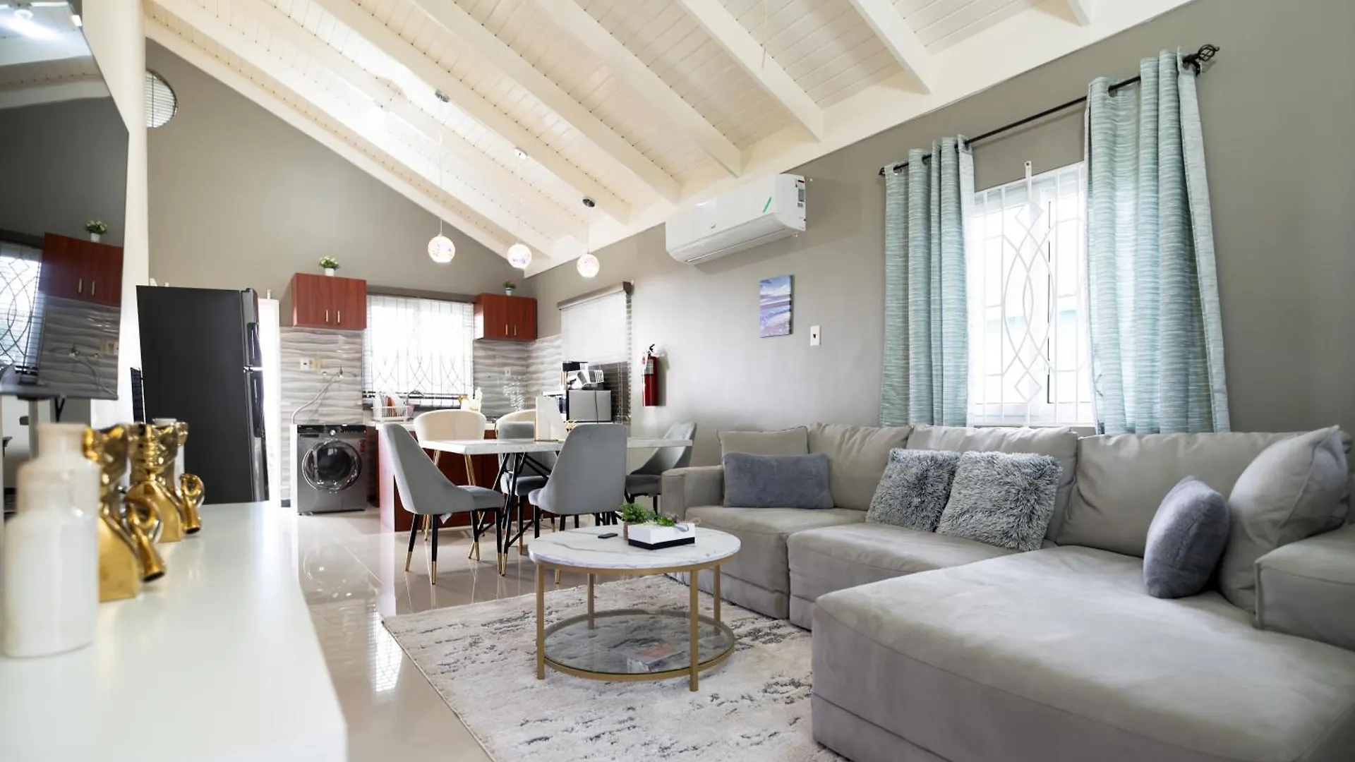 Sky View Villas @ Edmund Ridge Estate 몬테고 베이