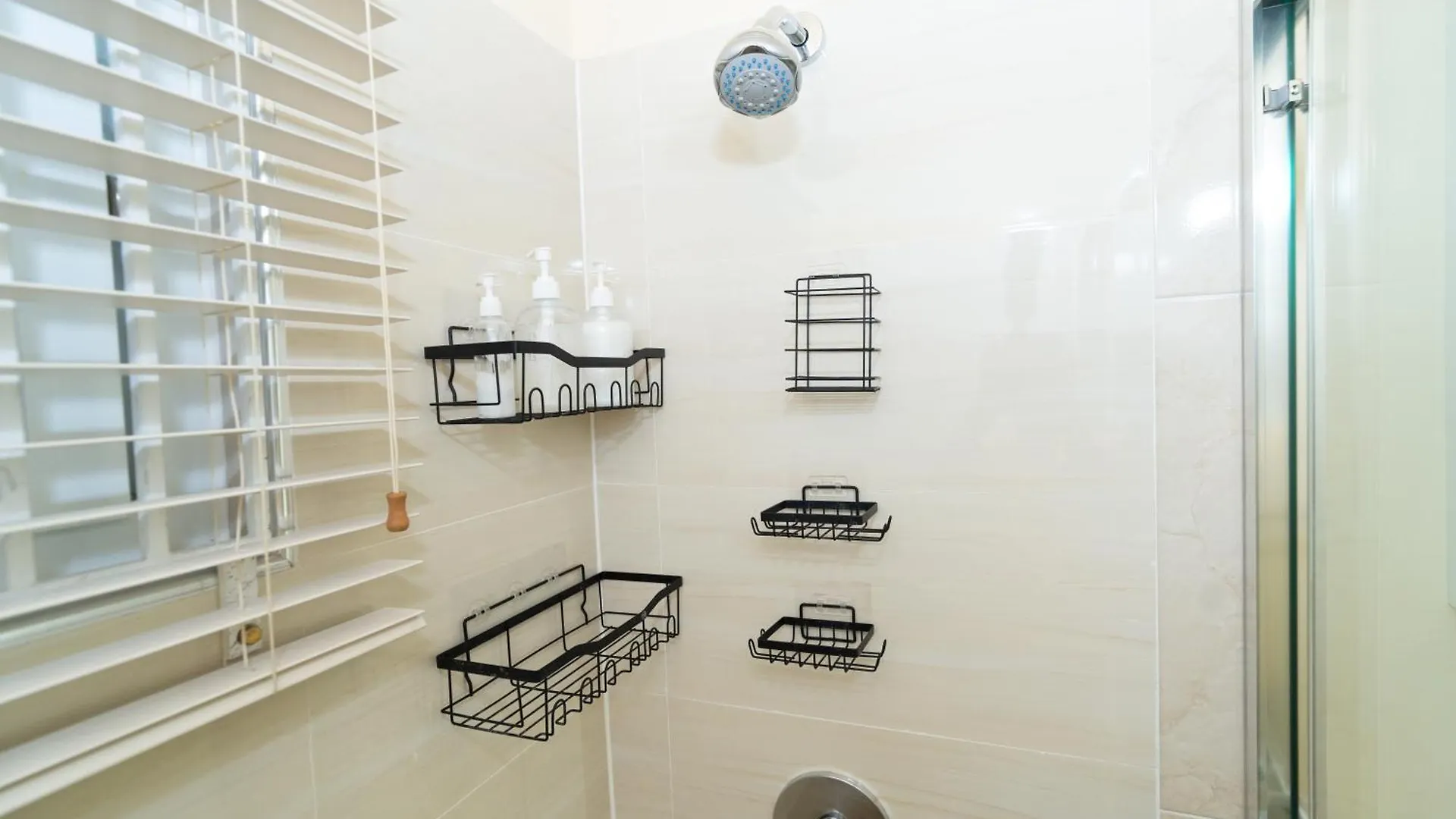 Sky View Villas @ Edmund Ridge Estate 몬테고 베이 게스트하우스